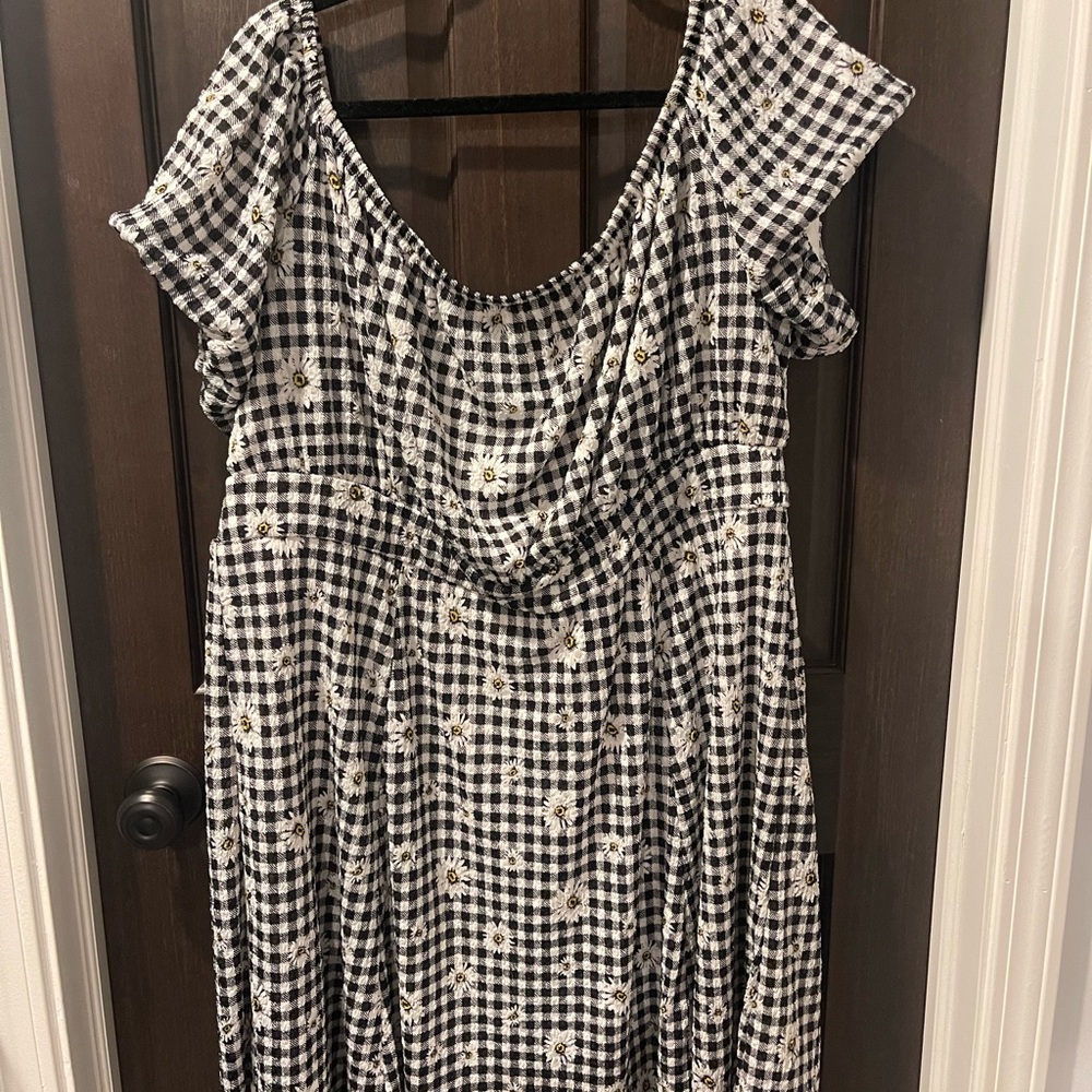 Torrid Strapless Off the Shoulder Black and White Floral Dress - Picture 2 of 7